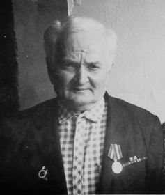 орден Красной звезды, медаль "За Отвагу"; медаль "Боевые Заслуги"; юбилейные награды.