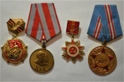 юбилейной медалью «50 лет Вооруженных Сил СССР»