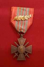 Военный крест 1939—1945 с пальмовой ветвью « Croix militaire 1939-1945 avec une branche de palmier »