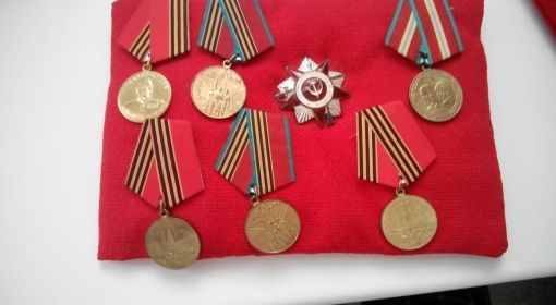 Медаль за взятие Берлина, медаль за оборону Москва