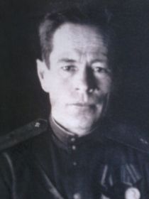 На фото рассмотрели только орден Красного знамени и медаль за Победу в ВОВ. Есть ли другие-не знаем.