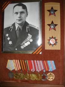Ордена Красной звезды и Отечественной войны 2 степени;  медали: За боевые заслуги, За оборону Москвы, За Победу над Германией и другие