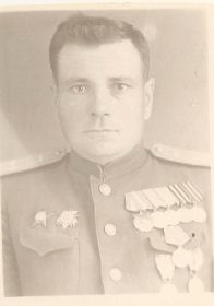 Был награжден орденами Отечественной войны  I степени, двумя орденами Красной Звезды, Орденом Красного Знамени, медалями «За Отвагу», «За боевые заслуги», «За взятие Кенигсберга».