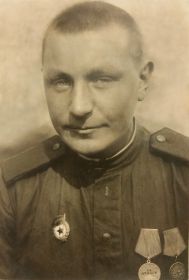 медали «За отвагу» и «За оборону Ленинграда»