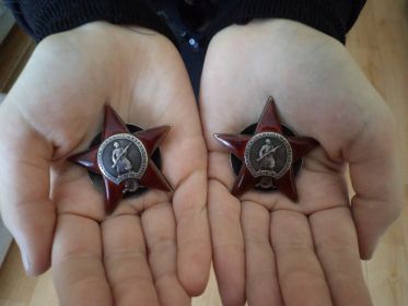 Медаль "За оборону Москвы",два "Ордена Красной Звезды", Орден Отечественной войны 2 степени.