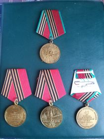 Медали удостоенных, в честь годовщины победы в ВОВ