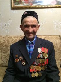 Награжден Орденом Славы 3 ей степени. Медалью за Отвагу, за взятие Сталинграда, за Победу над Германией.