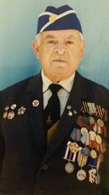 Орден "СЛАВЫ Третьей степени".     Медаль "ЗА ОБОРОНУ ЛЕНИНГРАДА", и множество других наград
