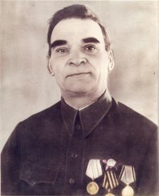 Орден Красной звезды, орден Отечественной войны 2-ой степени, медаль За победу над Германией.