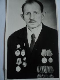 Медаль за взятие Варшавы. Медали за партизана первой и второй степени. Два ордена красной звезды.