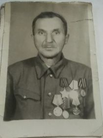 Орден Славы 3 Степени, Медаль за отвагу, Медаль за взятие Берлина и другие награды.