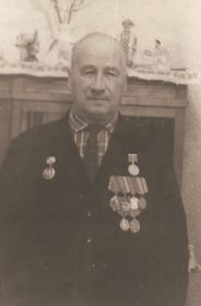 Орден Красного Знамени (1944); Медаль "За боевые заслуги" (1945); Орден Ленина (1946)