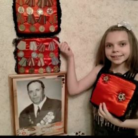 Ордина " Отечественной войны первой степени " "Отечественной войны второй  степени". Медали: " За взятие Берлина" " За победу над Германией " " За оборону Кавка...