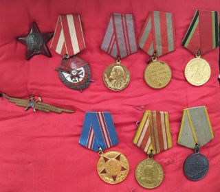 медаль«За боевые заслуги», медаль «За Победу над Японией», орден «Красной звезды» и орден «Красного знамени»