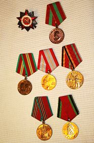 орден Отечественной войны 2 степени, медаль за Победу над Германией в Великой Отечественной войне 1941-1945 гг. и другие медали.