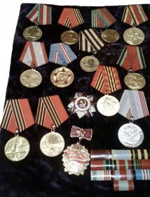 Был награждён медалью "За победу над Германией"
