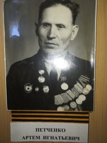 Орден Красной Звезды, знак Гвардия, медали - 2 За боевые заслуги за оборону Москвы, за оборону Сталинграда, за оборону Кавказа, за Освобождение Белграда, за Осв...