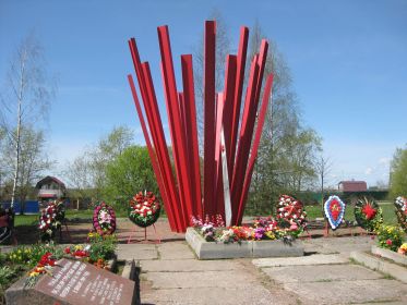 Мемориал памяти героям 884 стрелкового полка 196 дивизии
