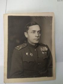 Орден Ленина, орден Красной звёзды, Орден красного знамени, орден отечественной войны,  медали.