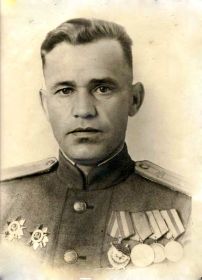 Орден "Красного Знамени", медаль "За отвагу", медаль "За оборону Сталинграда" ,  название других наград неизвестно.