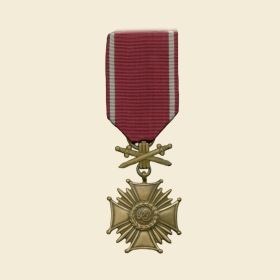 Крест за заслуги с мечами