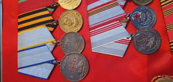 За отвагу №3270896, За боевые заслуги б/н, За победу над Германией б/н
