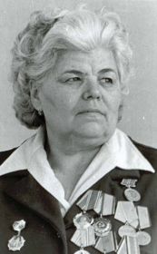 Ордена Ленина, Трудового красного знамени, Отечественной войны 2 степени, медали За боевые заслуги, За оборону Кавказа, За победу над Германией, 10 юбилейных медалей
