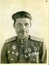 орден "Красное Знамя" 2 шт, орден "Красная звезда" 2 шт, медаль "За оборону Москвы", медаль " За победу над Германией ", орден "Отечественной войны 1 степени", орден " Александра Невского"
