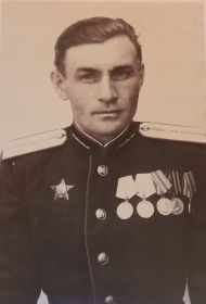 медалями "За взятие Кёнигсберга", "За победу над Германией в Великой Отечественной войне 1941-1945 гг.", "За победу над Японией", орденом Красной Звезды и орденом Отечественной войны II степе