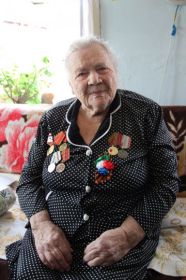 На изображении показаны медали и ордена, включая медаль «За отвагу», медаль «За победу над Германией в Великой Отечественной войне 1941–1945 гг.», медаль «Ветеран труда» и медаль «50 лет Воор