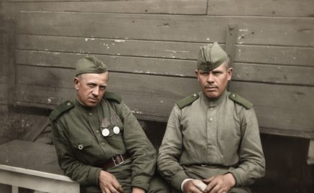 Медаль «За отвагу»в 1943 году, Медаль «За отвагу» в 1945 году, Медаль «За победу над Германией в Великой Отечественной войне 1941–1945 гг.» в мае 1945 года