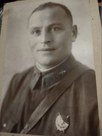 Штурман 215отд. драэ капитан Еникеев Бакир Мустафович. Фотография из архива семьи Еникеева.17.01.42г. Боевой вылет Суворов-Еникеев-Пермяков. Плохие метеоусловия. Снегопад.