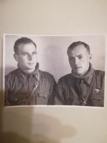 Военком 215одраэ справа Артемьев Борис Павлович с командиром 215одраэ Берманом С.Д. Фото из архива Артемьева Б.П. 1941-1942г.