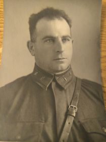 Командир 215одраэ капитан Берман Семен Давидович. Фото из архива нач-ка штаба 215одраэ Перемота Дмитрия Константиновича. 1941-1942г.