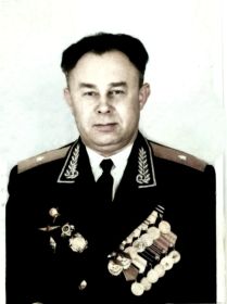 Перемот Дмитрий Константинович начальник штаба 215 отд. драэ летчик прошел войну и вышел в отставку 30.11.1971 году в звании гвардии генерал майора в отставке. Умер 14.02.1990г в г. Минске.