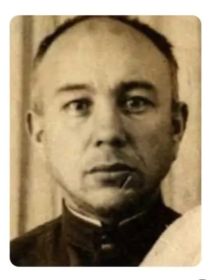 Награды были украдены, к сожалению и я знаю, кто украл огромное количество наград моего родственника