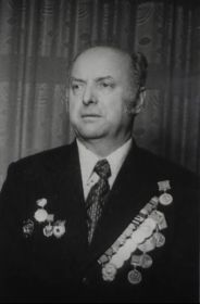 Среди наград Владимира Алексеевича Алексеева — медали «За оборону Москвы», «За оборону Сталинграда», «За боевые заслуги», «За победу над Германией в Великой Отечественной войне 1941–1945 гг.»