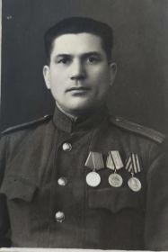 Орден Красной Звезды, орден Отечественной войны II степени, медали «За отвагу», «За боевые заслуги», «За оборону Кавказа», «За победу над Германией».
