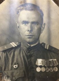 Медаль за боевые Заслуги, за оборону Москвы, за освобождение Варшавы, за взятие Берлина и медаль за победу над Германией.