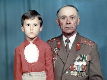 Семаков Г.И. с внуком.jpg