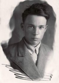 Черноголов Константин Анатольевич (13.09.1923 - 05.02.1945) 10класс.jpg