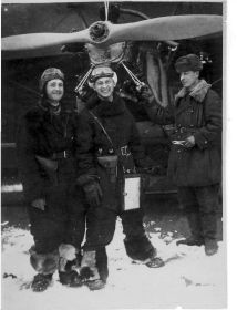 other-soldiers-files/1943._u_uchebnogo_samoleta_-_kopiya.jpg