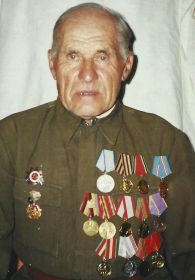 other-soldiers-files/dedushka_timofey_medali_vyrez.jpg