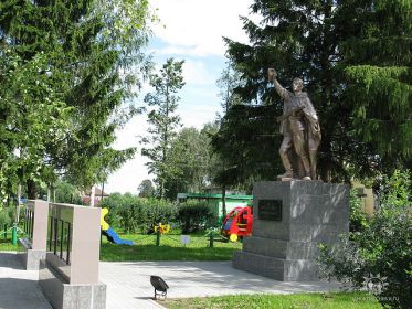 Мемориал в с. Вятское Некрасовского района Ярославской области, посвященный землякам, погибшим в годы Великой Отечественной войны 1941-1945г.г.