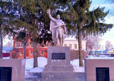 Мемориал в с. Вятское Некрасовского района Ярославской области, посвященный землякам, погибшим в годы Великой Отечественной войны 1941-1945г.г.