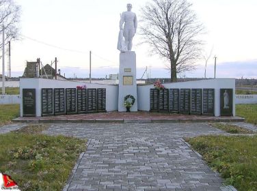 Памятник в деревне Головенчицы