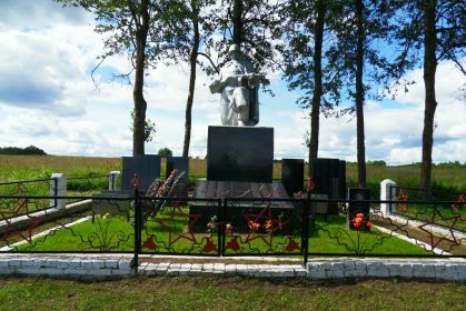 Фотография братской могилы в Котово