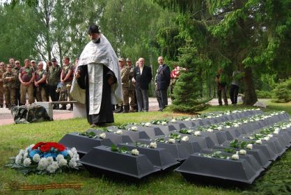 Перезахоронение останков погибших воинов