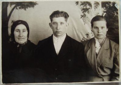 Мякшин Иван Петрович, сын солдата с матерью и женой Марией