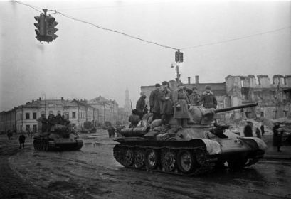 15 танковый корпус на центральных улицах города Харькова 16 февраля 1943 года.